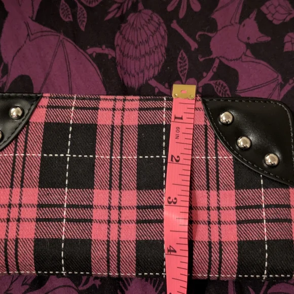 Lost Queen Pink Tartan Handcuff Wallet - Picture 3 of 5